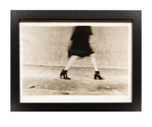 walking who | Framed Lith Print Baryt